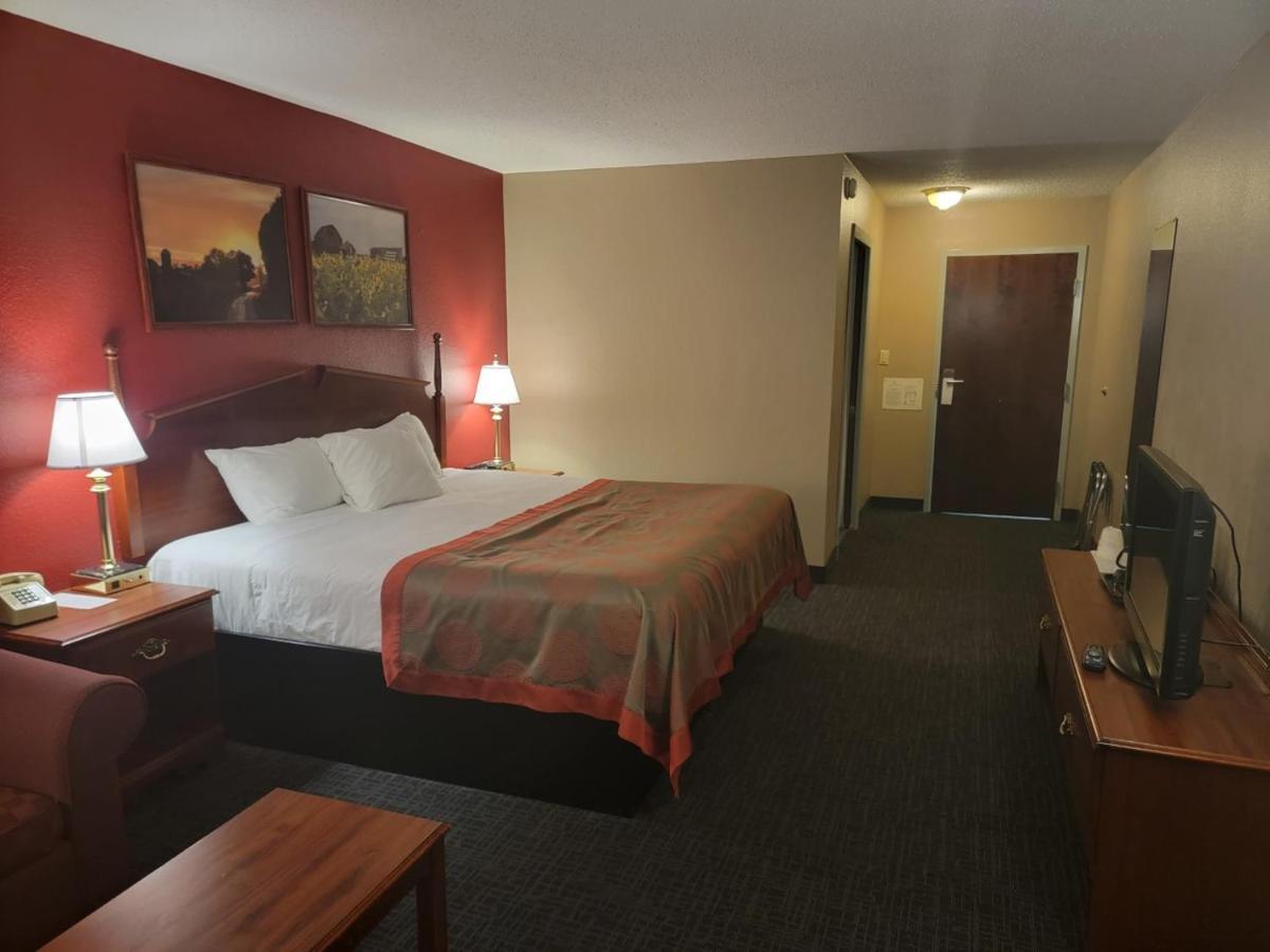 Ramada By Wyndham Angola/Fremont Area Exterior foto