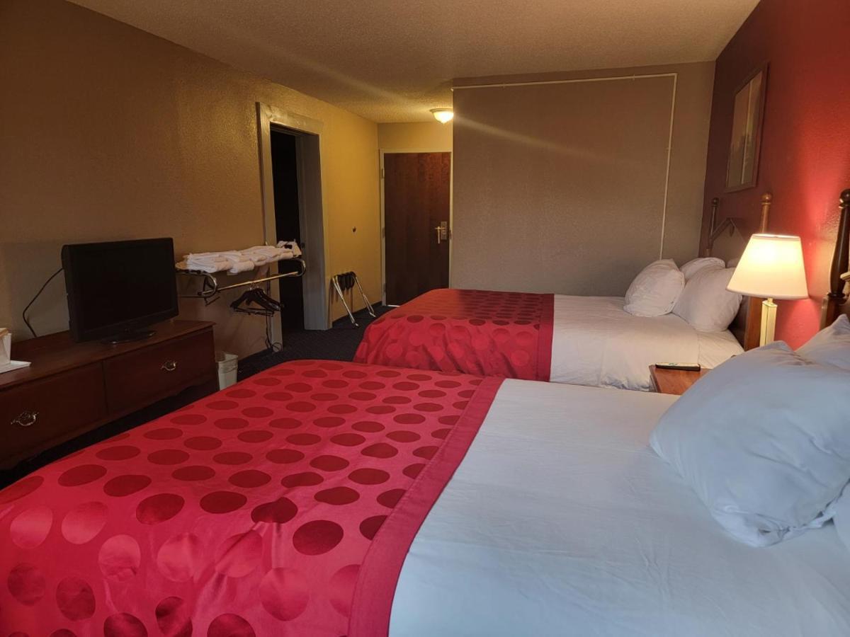 Ramada By Wyndham Angola/Fremont Area Exterior foto