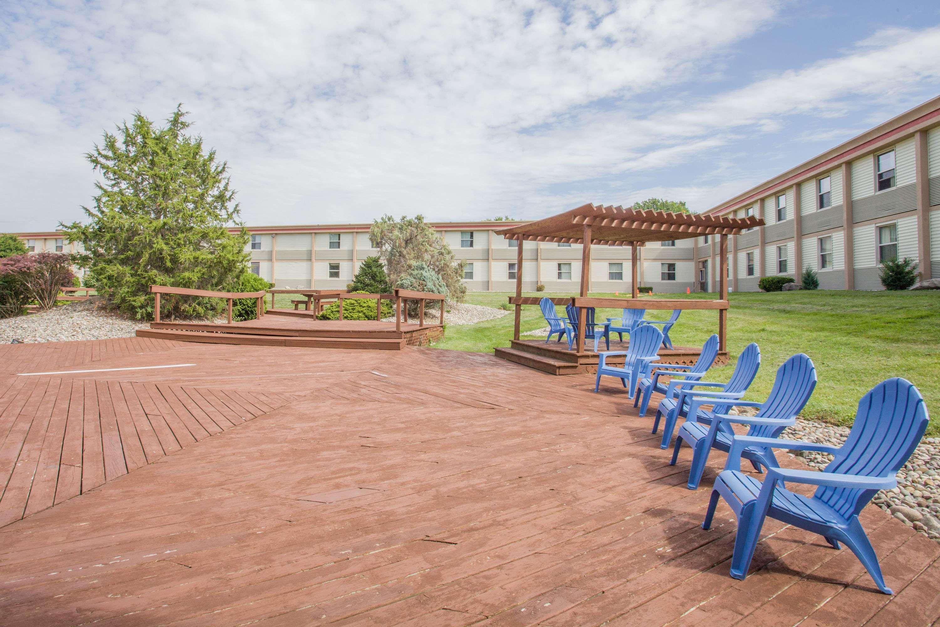 Ramada By Wyndham Angola/Fremont Area Exterior foto