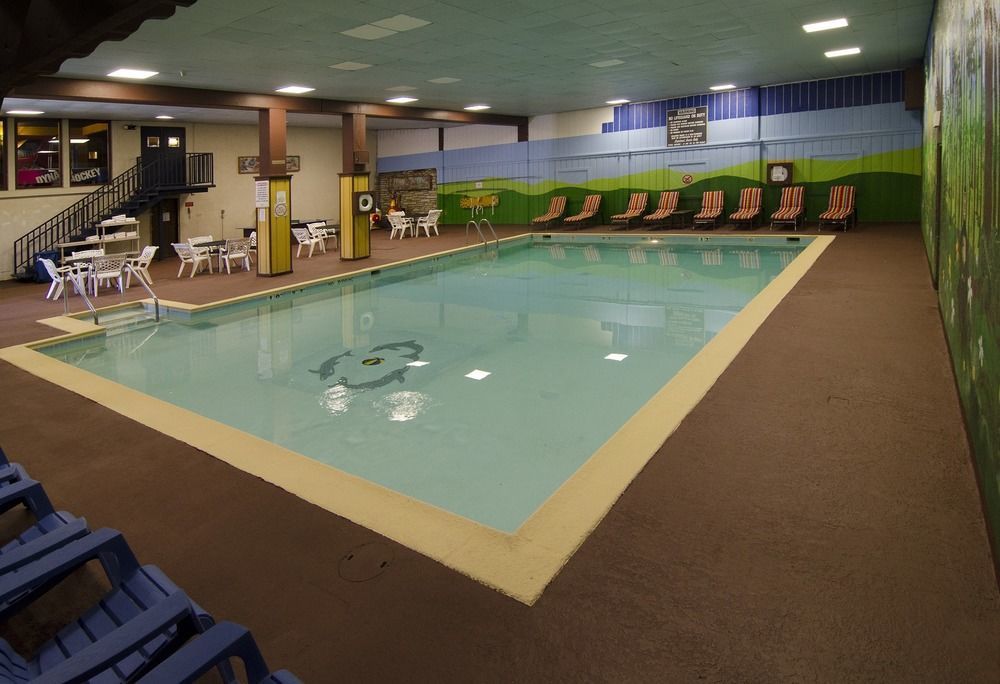 Ramada By Wyndham Angola/Fremont Area Exterior foto