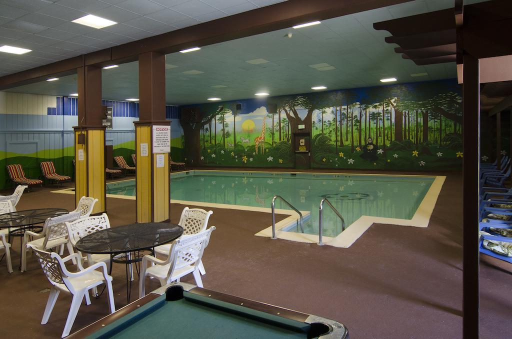 Ramada By Wyndham Angola/Fremont Area Exterior foto
